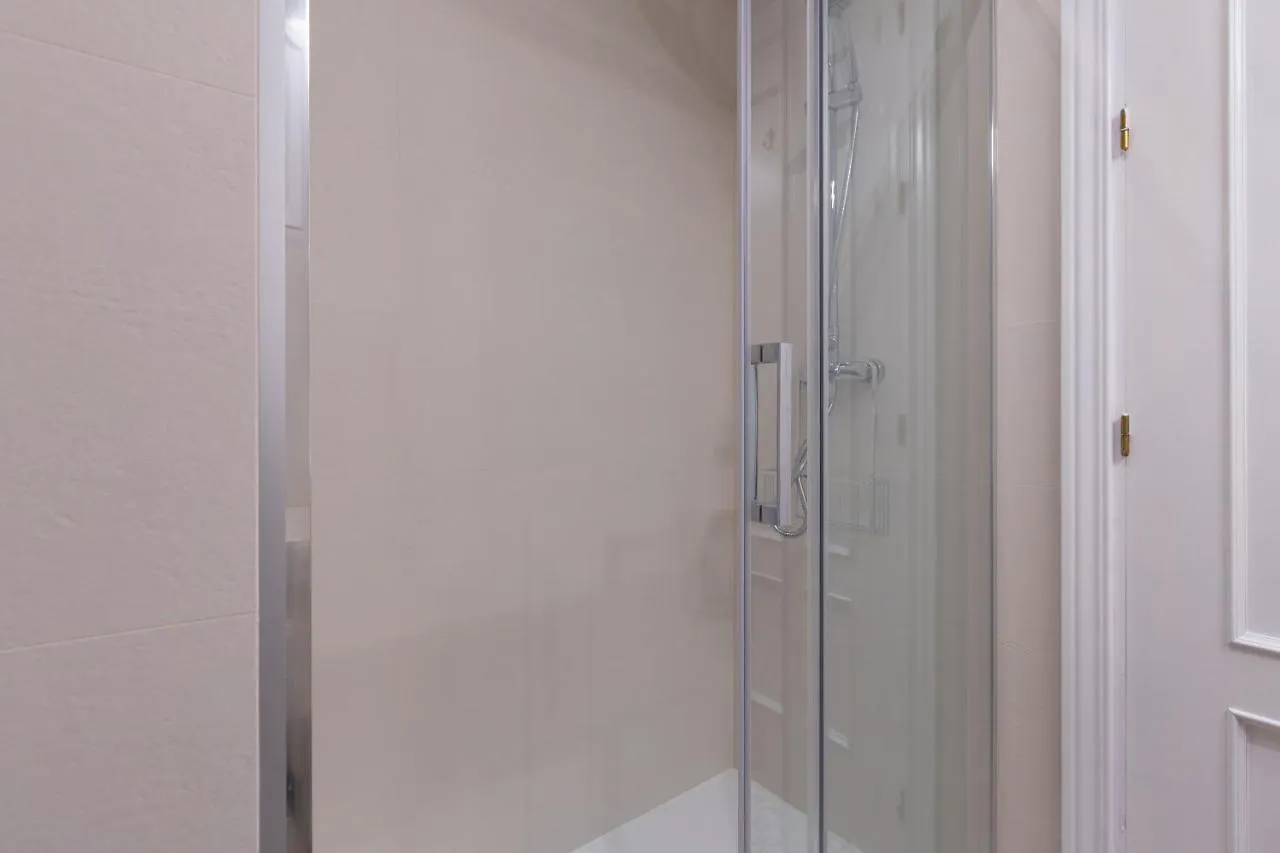 Puerta De Larios: Central Three-Bedroom Apartment With Balconies And Patio Málaga