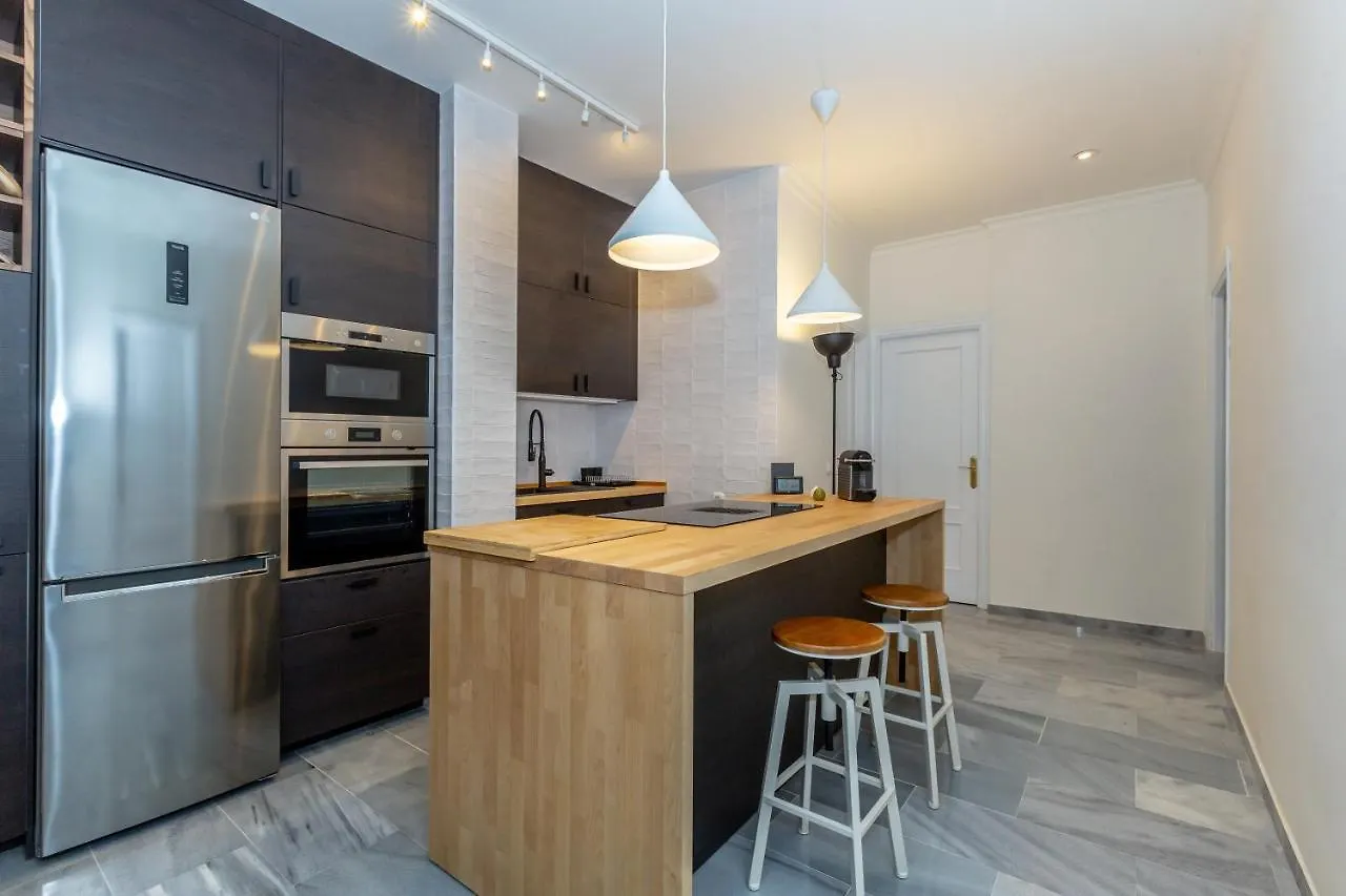 Puerta De Larios: Central Three-Bedroom Apartment With Balconies And Patio Málaga