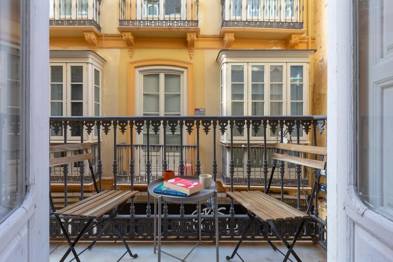 Puerta De Larios: Central Three-Bedroom Apartment With Balconies And Patio Málaga