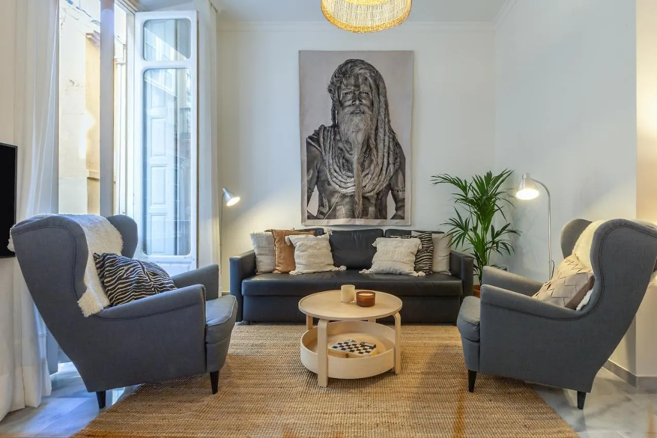 Puerta De Larios: Central Three-Bedroom Apartment With Balconies And Patio Malaga