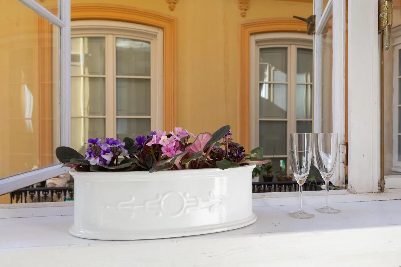Puerta De Larios: Central Three-Bedroom Apartment With Balconies And Patio Malaga