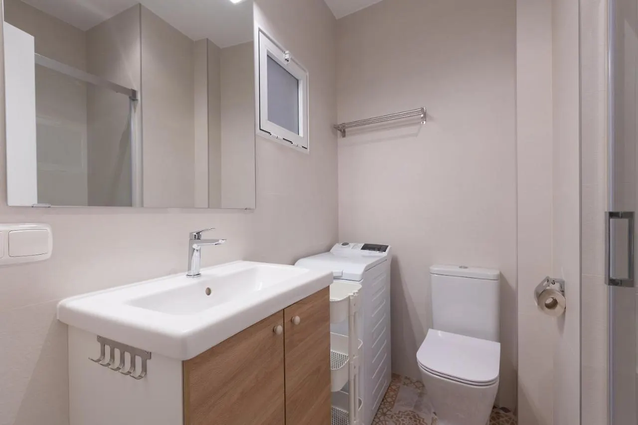 Puerta De Larios: Central Three-Bedroom Apartment With Balconies And Patio Malaga Spain