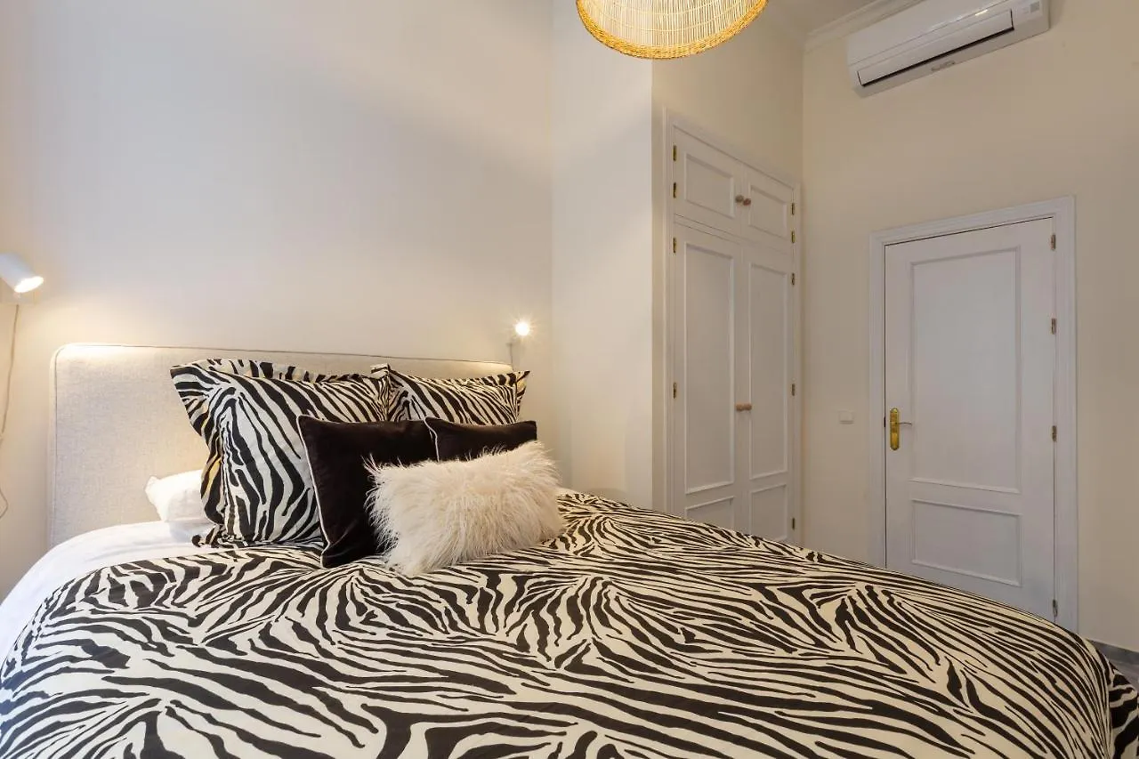 Puerta De Larios: Central Three-Bedroom Apartment With Balconies And Patio Malaga